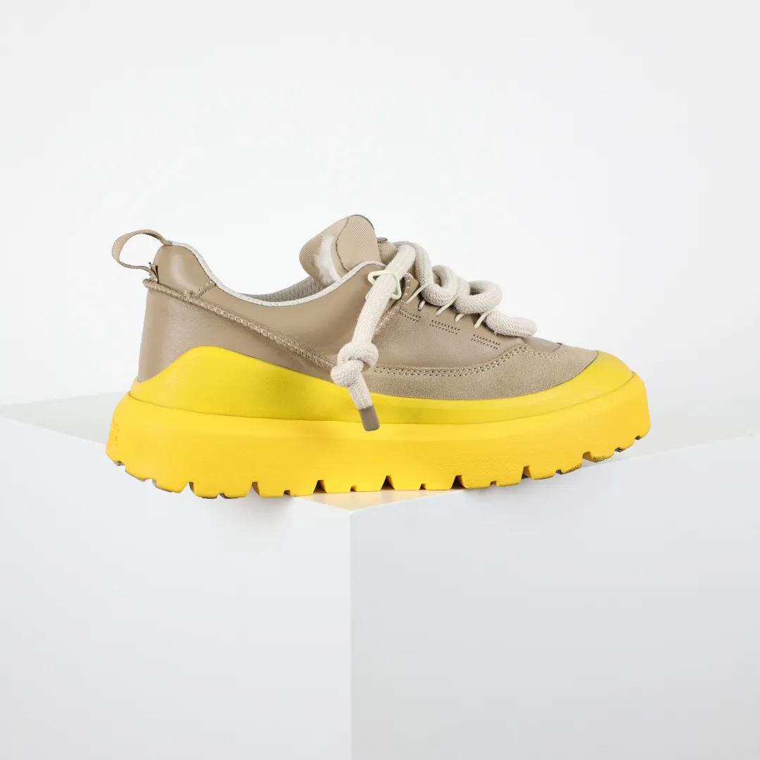Copy price 💰700 Core recommendation Good price In recent years, uug has launched a series of styles that are partially geared towards the preferences of young consumers and have also moved to the forefront of fashion trends. Shoe body material Water-repellent coated suede upper 17 mm UGGPURE™ implanted wool insole Lightweight non-slip comfortable rubber outsole Brand LOGO trademark Comes with a full set of packaging Size: 35 36 37 38 39 40 41 42 43 44 45